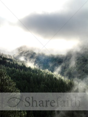 Majestic%20Mountains%20with%20Fog%20and%20Snow
