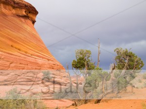 Desert%20Rock%20with%20Cloudy%20Sky