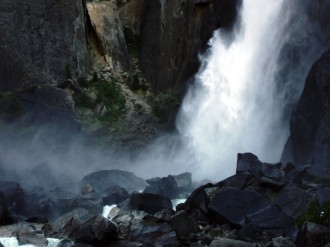 Waterfall%20on%20Black%20Rocks