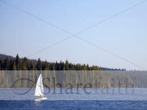 Sailing%20the%20Lake%20Photo